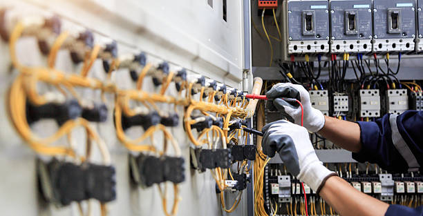 Professional Electrician technician working in Staten Island, NY